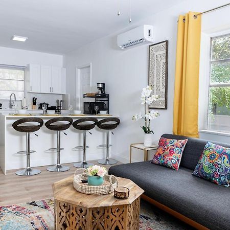 Beautiful Casita With King Bed And Private Patio Close To Calle 8, Mia Airport, Coral Gables ไมอามี ภายนอก รูปภาพ