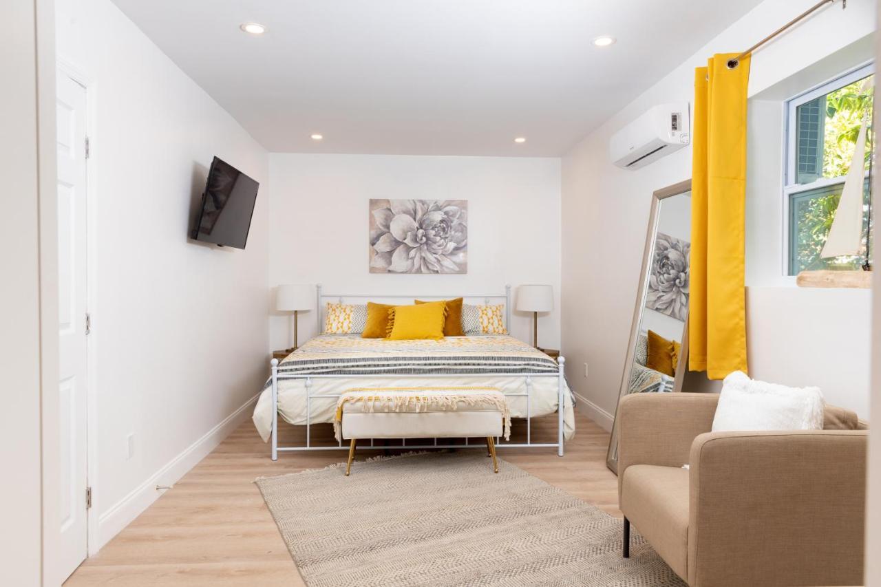 Beautiful Casita With King Bed And Private Patio Close To Calle 8, Mia Airport, Coral Gables ไมอามี ภายนอก รูปภาพ