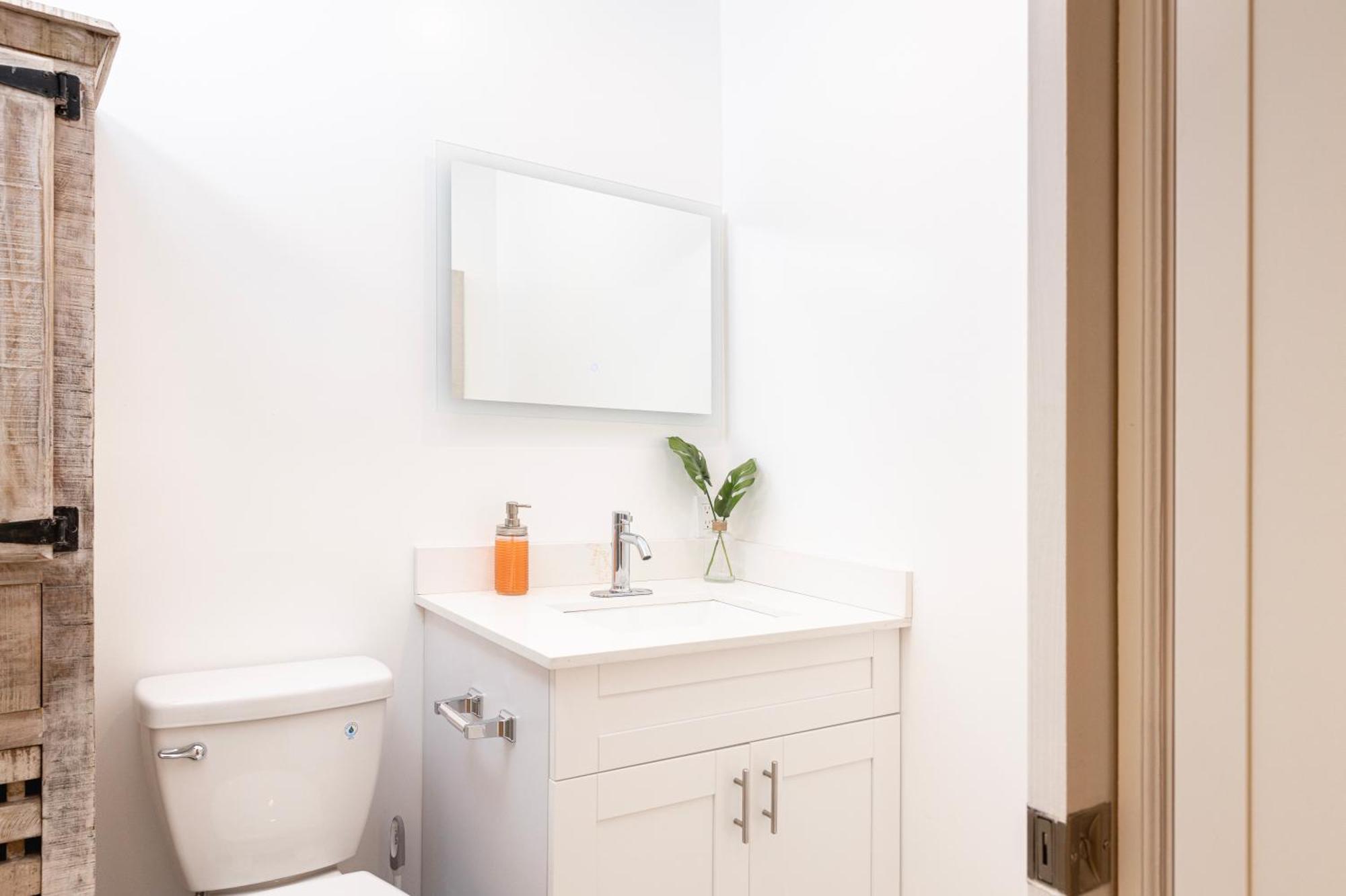 Beautiful Casita With King Bed And Private Patio Close To Calle 8, Mia Airport, Coral Gables ไมอามี ภายนอก รูปภาพ
