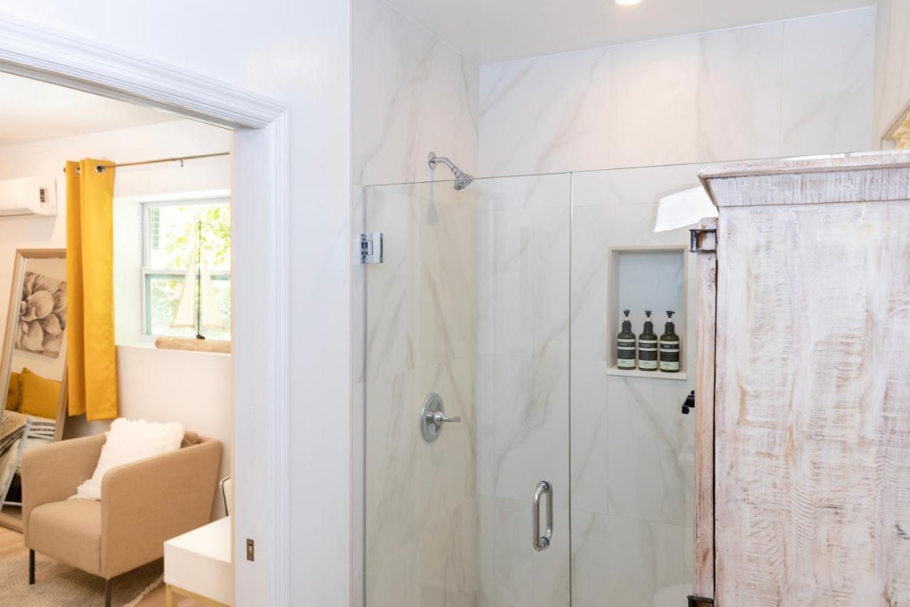 Beautiful Casita With King Bed And Private Patio Close To Calle 8, Mia Airport, Coral Gables ไมอามี ภายนอก รูปภาพ