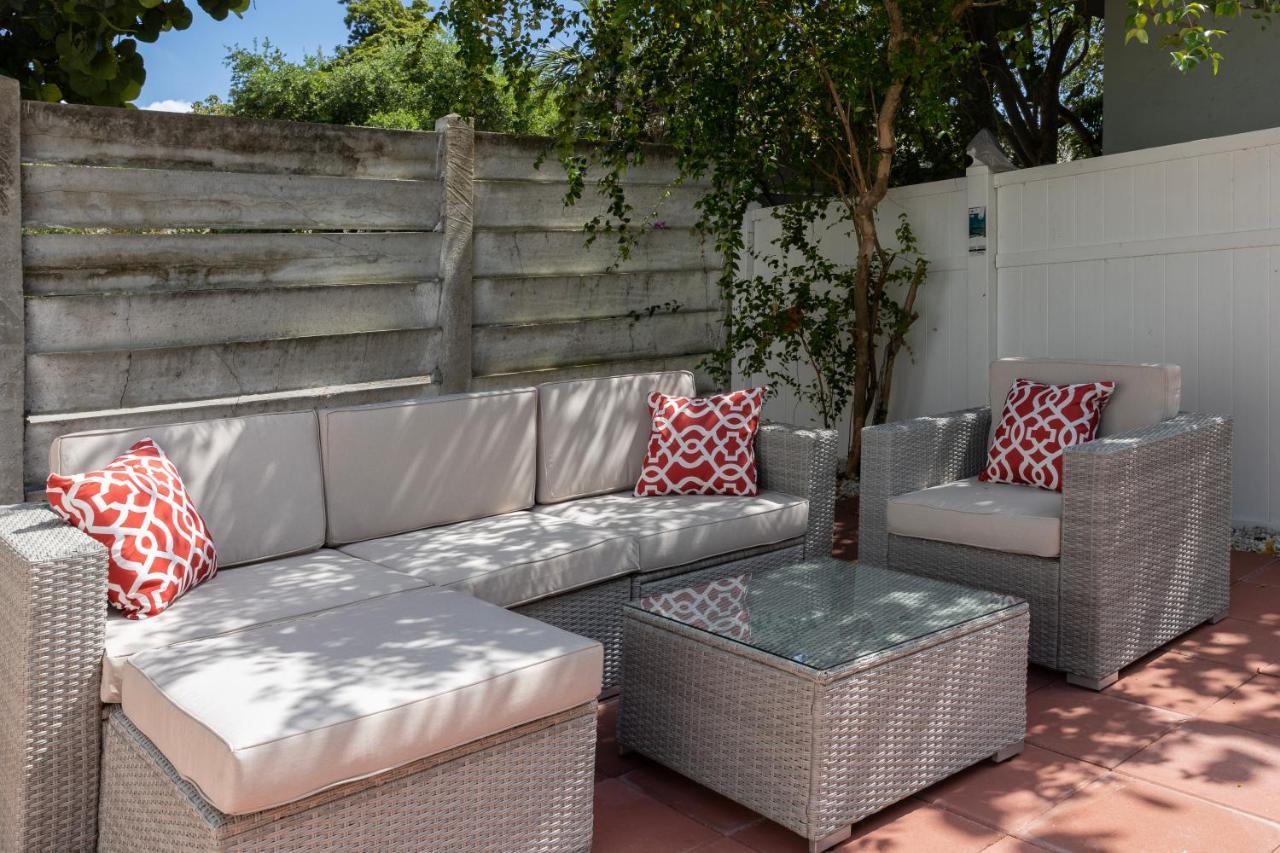Beautiful Casita With King Bed And Private Patio Close To Calle 8, Mia Airport, Coral Gables ไมอามี ภายนอก รูปภาพ