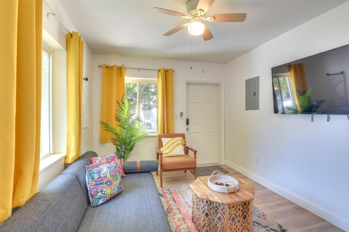 Beautiful Casita With King Bed And Private Patio Close To Calle 8, Mia Airport, Coral Gables ไมอามี ภายนอก รูปภาพ